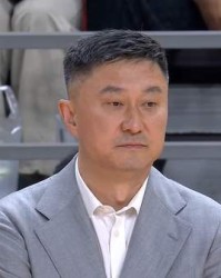 主动辞职？球迷喊下课，杜锋发声，做出意外决定，广东队官方表态